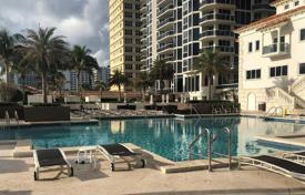 Меблированная квартира с видом на океан в резиденции на первой линии от пляжа, Майами-Бич, Майами, США за $791 000