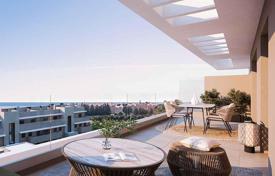 Апартаменты с просторной террасой и видом на море в новой резиденции с садами и бассейнами, Эстепона, Испания за 332 000 €
