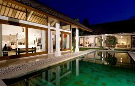Великолепная традиционная вилла с бассейном, Семиньяк, Бали, Индонезия за $3 800 в неделю