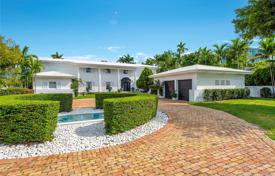Комфортабельная вилла с бассейном, гаражом, террасами и видом на залив, Майами, США за 13 604 000 €