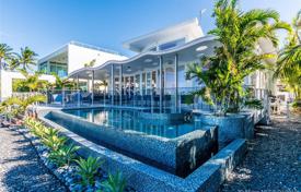 Просторная вилла с задним двором, бассейном, зоной отдыха, террасой и гаражом, Майами-Бич, США за $5 300 000