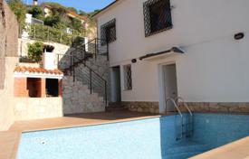 Уютная вилла с бассейном и панорамным видом на море в одном из лучших районов Льорет‑де-Мар, Испания за 486 000 €