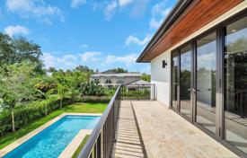 Современная вилла с задним двором, бассейном, террасой и гаражом, Майами, США за $2 490 000
