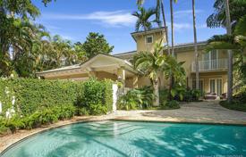 Просторная вилла с садом, задним двором, бассейном, зоной отдыха, террасой и гаражом, Майами, США за $2 750 000
