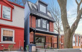 Дом в городе в Олд Торонто, Торонто, Онтарио,  Канада за C$2 280 000