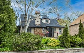 Дом в городе в Этобико, Торонто, Онтарио,  Канада за C$2 010 000