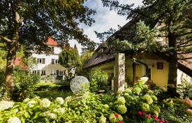 Роскошное поместье с частным садом, огородом, бассейном, гаражом, боулингом и террасами, Оберрорбах, Австрия за $6 291 000