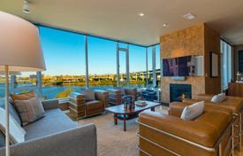 Пентхаус с панорамными окнами и живописными видами на реку и центр города в современном жилом комплексе, Портленд, Орегон, США за $1 320 000