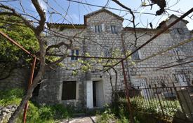 Три каменных дома с участком в Дражин Врт, Котор, Черногория за 420 000 €