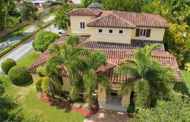 Роскошная вилла с задним двором, бассейном, террасой и гаражом, Майами, США за 1 495 000 €
