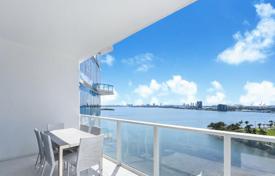Просторная квартира с видом на бухту в резиденции на первой линии от пляжа, Эджуотер, Флорида, США за $1 053 000