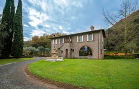 Элитная вилла с богатой историей, верандой, бассейном и большим участком с частным парком, Амелья, Италия за 3 000 000 €
