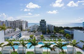 Комфортабельные апартаменты с террасой в здании с бассейном и фитнес-центром, Майами-Бич, США за 3 270 000 €