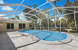Уютная вилла с задним двором, бассейном и зоной отдыха, Пайнкрест, США за $775 000