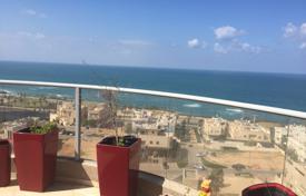 Современные апартаменты с тремя террасами и видом на море в светлой резиденции с бассейном, на первой линии от пляжа, Нетания, Израиль за $903 000