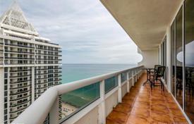 Меблированный пентхаус с видом на океан и город в резиденции на первой линии от пляжа, Майами-Бич, Флорида, США за $1 500 000