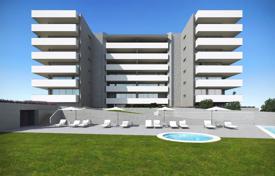 Светлые апартаменты с террасой в жилом комплексе с бассейном и парковкой, Лагуш, Португалия за 760 000 €