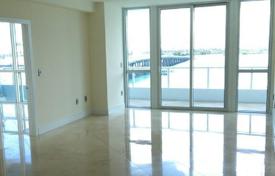 Просторная квартира с видом на океан в резиденции на первой линии от пляжа, Майами-Бич, Майами, США за $1 241 000