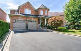 Дом в городе в Скарборо, Торонто, Онтарио,  Канада за C$1 565 000