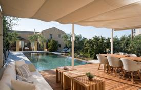 Стильная двухэтажная вилла с прудом и бассейном, Ханья, Крит, Греция за 2 800 € в неделю