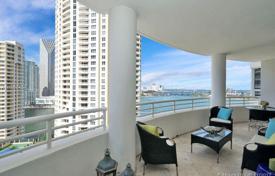 Современные трехкомнатные апартаменты на берегу океана в Майами, Флорида, США за $760 000
