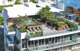 Дизайнерский меблированный пентхаус с садом и джакузи на крыше в Майами-Бич, Флорида, США за 5 582 000 €