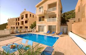Комплекс вилл с бассейнами рядом с пляжем, Пейя, Кипр за От $696 000