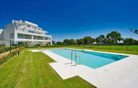 Апартаменты с большой террасой в резиденции с бассейнами, Сотогранде, Испания за 375 000 €