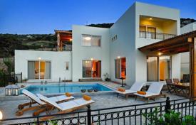 Вилла с видом на море и бассейном в небольшом жилом комплексе, в 200 метрах от пляжа, Айос-Николаос, Крит, Греция за 2 900 € в неделю