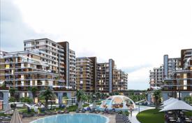 Охраняемая резиденция с бассейнами и зелеными зонами рядом с автомагистралью, Стамбул, Турция за От $217 000