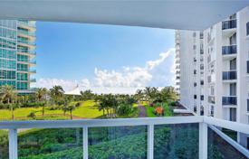 Уютные апартаменты с террасой и видом на океан в современной резиденции, на первой линии от пляжа, Бал Харбор, Флорида, США за $804 000