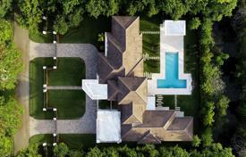 Современная вилла с задним двором, бассейном, террасой и гаражом, Пайнкрест, США за 3 076 000 €