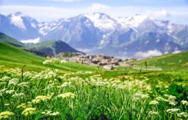 Новостройка в Юэ, Овернь — Рона — Альпы, Франция за 2 685 000 €