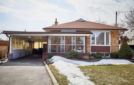 Дом в городе в Скарборо, Торонто, Онтарио,  Канада за C$1 227 000