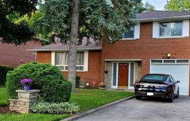 Дом в городе в Скарборо, Торонто, Онтарио,  Канада за C$1 038 000