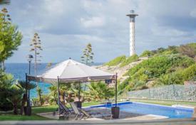 Современная вилла с видом на море и маяк, Торредембарра, Коста-Дорада, Испания. Цена по запросу