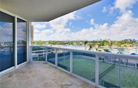 Меблированная трехкомнатная квартира на берегу океана в Майами-Бич, Флорида, США за 714 000 €