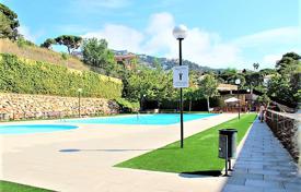 Новый двухуровневый пентхаус с террасами в резиденции с садом и двумя бассейнами, рядом с пляжем, Льорет‑де-Мар, Испания за 416 000 €