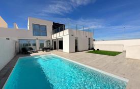 Двухэтажная вилла с бассейном в Ла Манга дель Мар Менор, Мурсия, Испания за 470 000 €