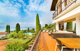 Просторная вилла с панорамной террасой и видом на озеро, Гарда, Италия за 1 500 000 €