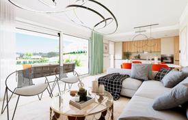 Четырехкомнатные апартаменты в резиденции с бассейнами и зелеными зонами, на первой линии поля для гольфа, Михас, Испания за 415 000 €