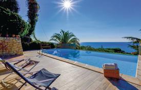 Вилла с бассейном и панорамным видом на море в 600 метрах от пляжа, Вентимилья, Италия за 4 700 € в неделю