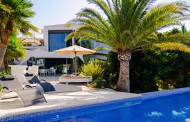 Меблированная вилла с бассейном, садом и живописными видами, Бенидорм, Испания за $2 018 000