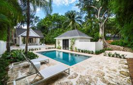 Комфортабельная вилла с задним двором, бассейном, зоной отдыха, парковкой и садом, Майами, США за $1 599 000