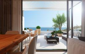 Четырехкомнатные апартаменты с просторной террасой в 250 метрах от пляжа, Касарес, Испания за 398 000 €