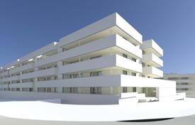 Трехкомнатная новая квартира в комплексе с бассейном и паркингом, Лагуш, Фару, Португалия за 820 000 €
