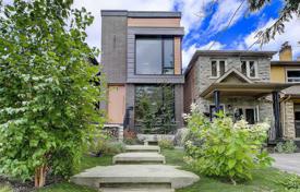 Дом в городе в Йорке, Торонто, Онтарио,  Канада за C$2 315 000