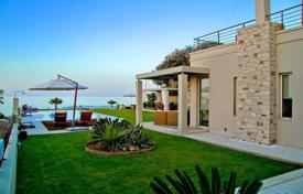 Новая вилла с прямым выходом к песчаному пляжу, Херсониссос, Крит, Греция за $9 800 в неделю