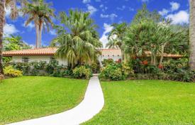 Просторная вилла с садом, задним двором, бассейном, зоной барбекю, патио и гаражом, Майами, США за $899 000