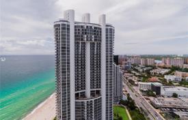 Светлые апартаменты с видом на океан в резиденции на первой линии от пляжа, Санни Айлс Бич, Флорида, США за $998 000